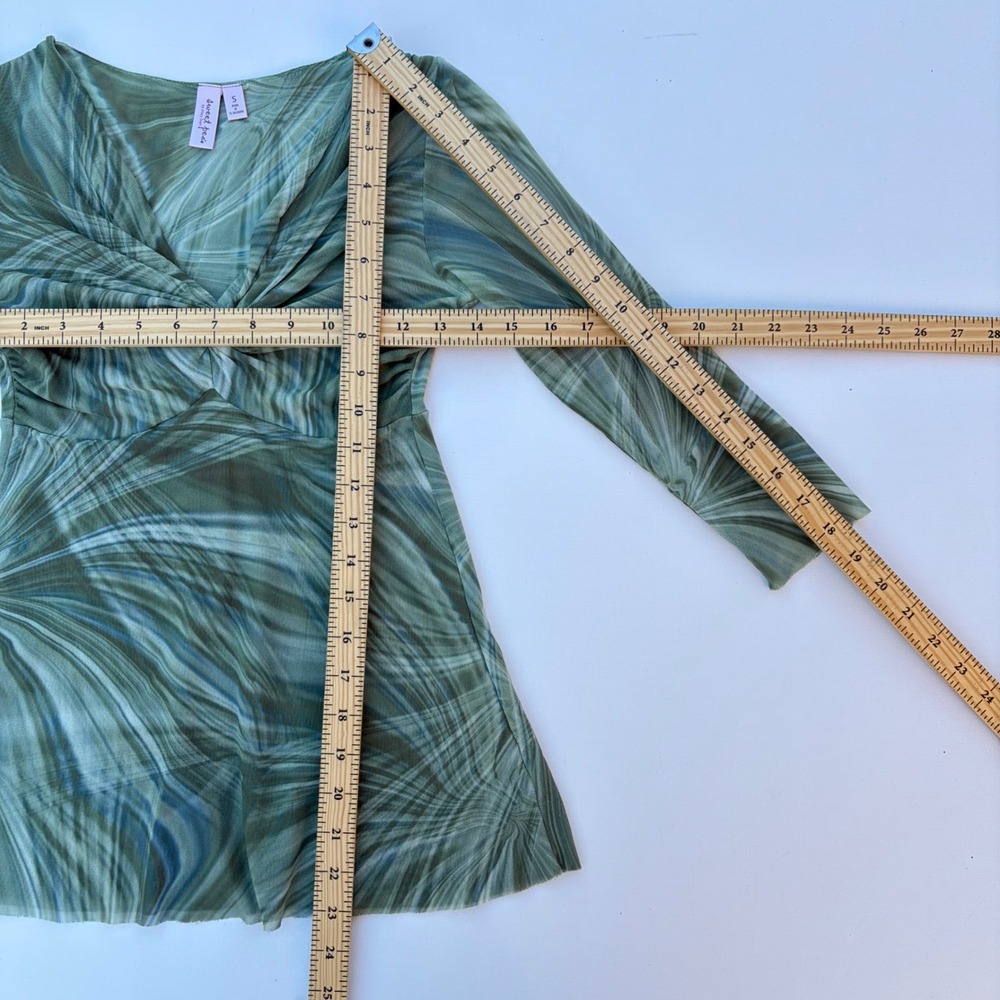 Sweet Pea Going Out Top Womens Small Green Abstract Mesh Twist Front 3/4 Sleeve - Picture 6 of 6